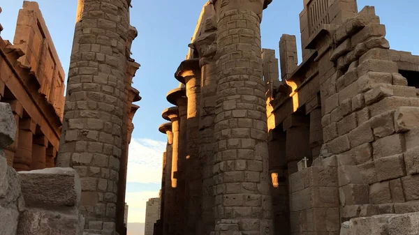 Mısır 'daki Büyük Karnak Tapınağı Hypostyle Salonu.