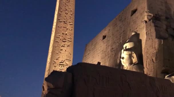 Πυλώνας Και Οβελίσκος Του Ραμσή Στο Λούξορ Τεμπλ Της Αιγύπτου — Αρχείο Βίντεο