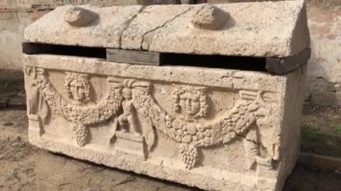 İskenderiye, Mısır 'daki Kom El Shoqafa' nın yeraltı mezarları.