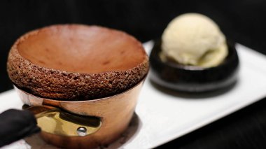 Valrhona Lava Suflesi, Tatlı, Akira Restoranı.