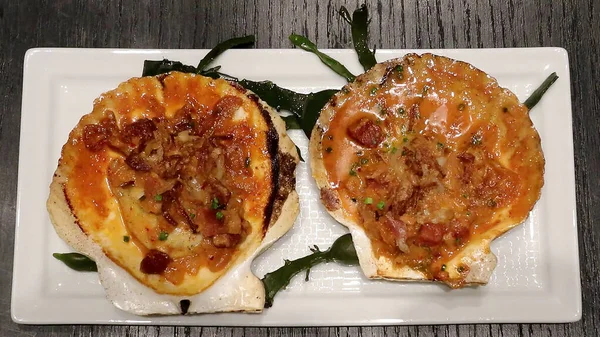 Yarım Deniz Kabuğu Ana Yemek Akira Restoranı — Stok fotoğraf