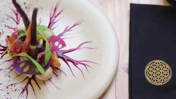 Mantenha Raízes Salada Restaurante Haoma — Vídeo de Stock