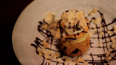 Profitterol, Tatlı, Le Cochon Blanc.