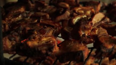 Tandoor 'da geleneksel Ermeni barbeküsü, Hurovats..