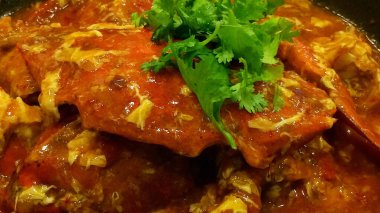 Singapur 'daki Jumbo Deniz Ürünlerinde Acılı Yengeç.