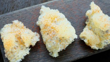 Paprika Yapıştırıcılı Domuz Derisi, Singapur 'daki Polen Restoranı.