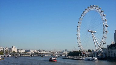 London Eye, Thames nehrinde dönme dolap.