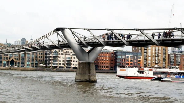 Milénio Bridge Embancamento Thames Londres — Fotografia de Stock