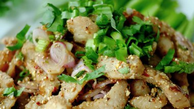 Tayland Baharatlı Domuz Salatası, Tayland Restoranı.