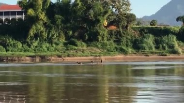 Mekong Nehri 'nde Yolculuk, Luang Prabang, Laos.