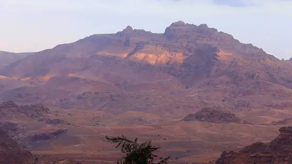 Wadi Musa 'da kaya oluşumu, Petra, Ürdün.