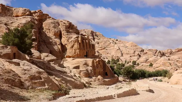 Ürdün 'ün Petra kentindeki Dikilitaş Mezarı..  