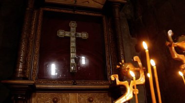 Mtskheta, Svetitskhoveli Katedrali 'ndeki bir Ortodoks Hıristiyan katedralinin içi.