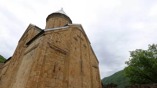 Georgia 'daki Ananuri Kalesi' nde Tanrı 'nın Annesi Kilisesi..