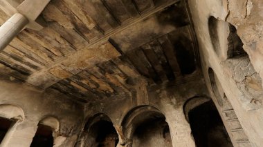 Gürcistan 'ın Gori kasabasındaki Uplistsikhe kayalık mağarasının tavanı..