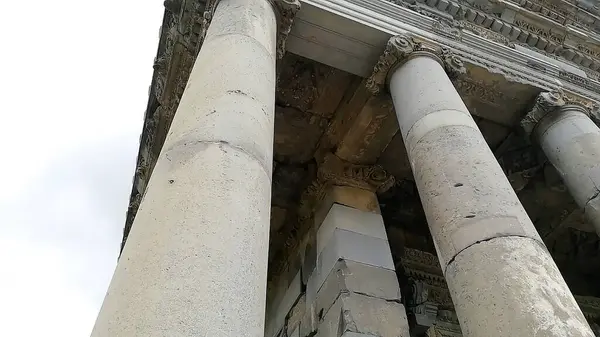 Ermenistan 'daki tarihi Garni Tapınağı. 