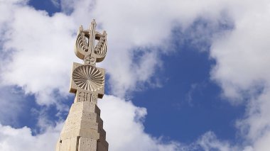 Erivan, Ermenistan 'da çağlayanın tepesindeki anıt.