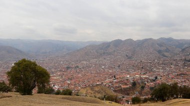 Sacsayhuaman, Peru, Güney Amerika 'dan Cusco şehrine bakın..