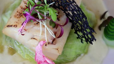 İskandinav morina filetosu tatlı miso ile marine edilmiş, Hacı Kami zencefilli, Bangkok Güzel Yemek.