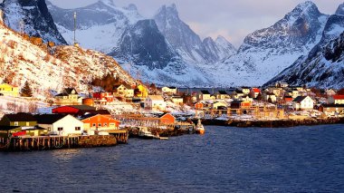 Norveç, Lofoten Adaları 'ndaki Reine köyü..