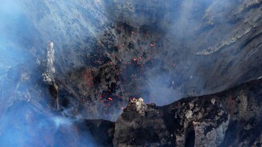 Vanuatu 'daki Tanna Adası' ndaki Yasur Dağı 'nda patlayan volkan..