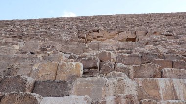 Mısır 'daki Giza Piramidinin taş blokları.