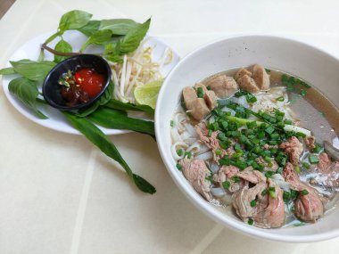 Vietnam Biftek Güveci ve Noodle, Bangkok 'ta Sokak Yemeği.