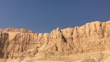 Hatshepsut Tapınağı sadece Kraliçe Hatshepsut 'u onurlandıran bir anıt tapınak değil aynı zamanda Mısır' ın en büyük mimari başarılarından biridir..