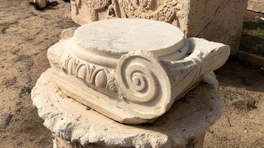 Kom El Shoqafa, İskenderiye, Mısır yeraltı mezarlıklarında taş mezarlar.