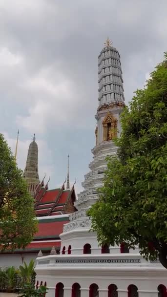 Wat Phra Kaew Felbukkan Mint Egy Szentély Nyugalom Szívében Bangkok — Stock videók