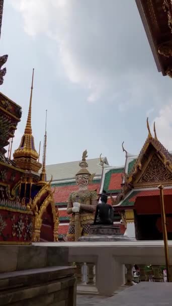 Wat Phra Kaew Verschijnt Als Een Heiligdom Van Sereniteit Het — Stockvideo