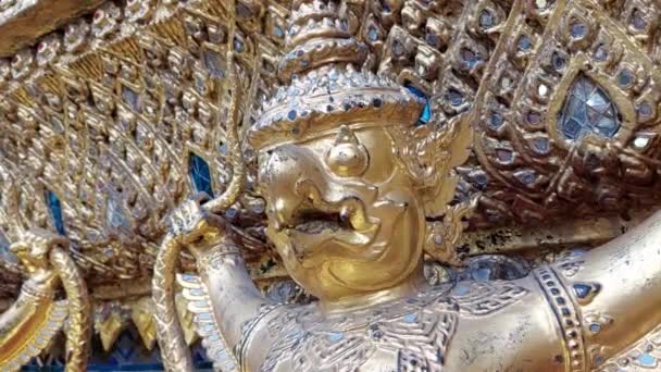 Wat Phra Kaew Αναδύεται Ένα Ιερό Της Γαλήνης Στην Καρδιά — Αρχείο Βίντεο