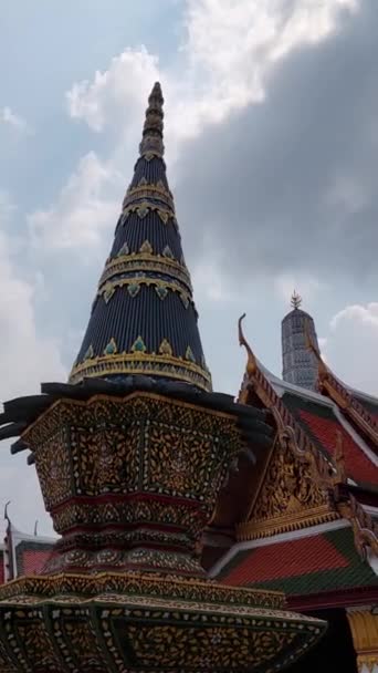 Wat Phra Kaew Emerge Como Santuario Serenidad Corazón Bangkok Tailandia — Vídeo de stock