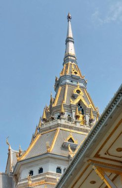 Büyüleyici mimarisi ve ruhani önemi ile ünlü Budist tapınağı, Wat Sothon, Tayland.