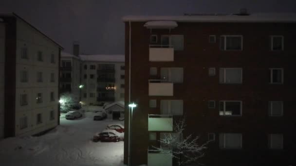 Cena Noturna Edifícios Cobertos Neve Rovaniemi Finlândia — Vídeo de Stock