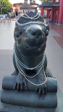 Fare heykeli ya da Mushika Vahana, Hindu mitolojisinde bilgelik ve tevazunun sembolüdür..