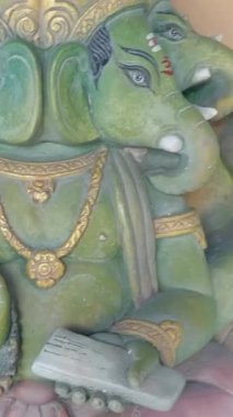 Ganesha Takipçiler Heykeli Çarşamba öğleden sonra doğdu.