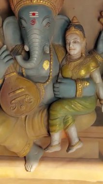 Ganesha Heykeli, Çarşamba Gecesi Doğanlar İçin.