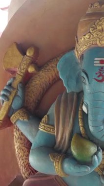 Ganesha 'nın Dindar Heykeli Cumartesi Doğdu.