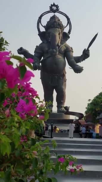 Socha Ganesha Srdci Thajské Provincie Čachoengsao Symbolizuje Ducha Jednoty — Stock video