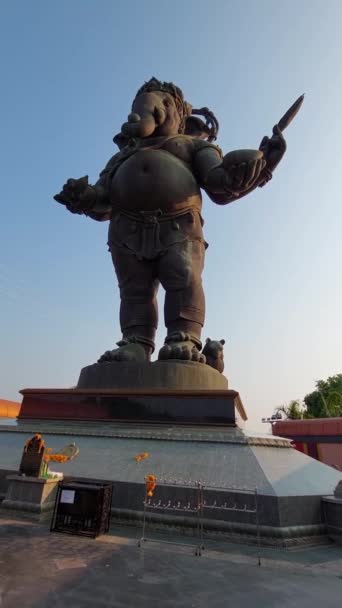 Posąg Ganeshy Samym Sercu Tajskiej Prowincji Chachoengsao Symbolizuje Ducha Jedności — Wideo stockowe