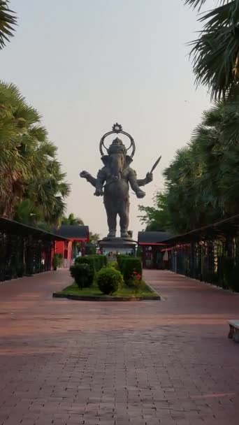 Ganesha Statyn Hjärtat Thailands Chachoengsao Provins Symboliserar Andan Enhet — Stockvideo