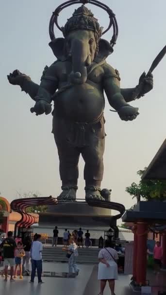 Statua Ganesha Nel Cuore Della Provincia Chachoengsao Thailandia Simboleggia Spirito — Video Stock