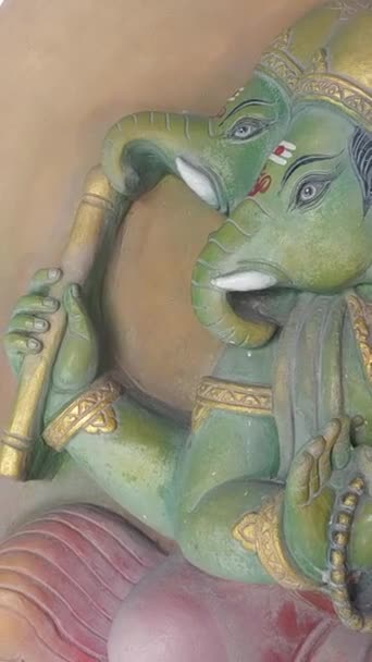 Άγαλμα Ganesha Για Τους Πιστούς Γεννήθηκε Την Τετάρτη Απόγευμα — Αρχείο Βίντεο
