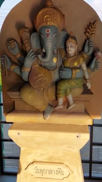 Ganesha Statue Für Anhänger Die Der Nacht Zum Mittwoch Geboren — Stockvideo