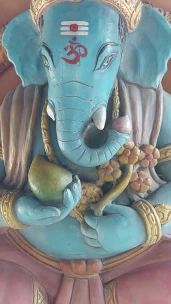 Ganesha Standbeeld Voor Toegewijden Geboren Zaterdag — Stockvideo