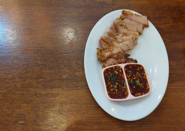 Baharatlı Izgara Domuz Boyunlu Lezzet, Bangkok Restoranı.