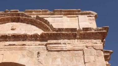 Ürdün 'ün Jerash şehrinde Hadrian Kemeri.