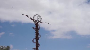 Ürdün 'deki Nebo Dağı' nda Yılan Haçı Heykeli.