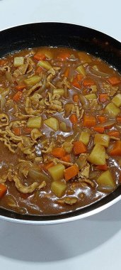 Ev yapımı Japon jambonlu köri..